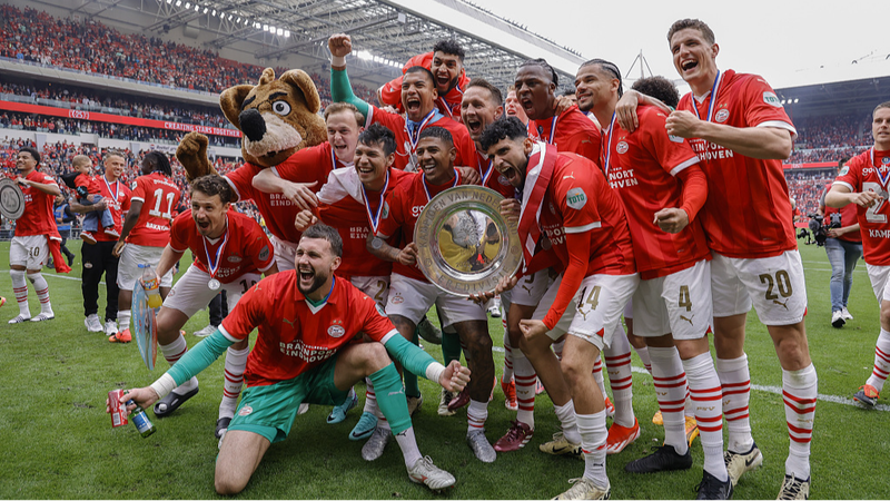 _PSV_Eindhoven_pone_fin_a_una_espera_de_seis_an_os_y_conquista_su_25__ti_tulo_de_la_Eredivisie_____