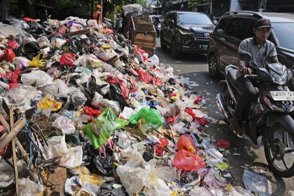Pacto de Plásticos de la ONU: Corriendo Contra el Reloj en Medio de Desafíos ⏰🌍 Pacto_de_Pla_sticos_de_la_ONU__Corriendo_Contra_el_Reloj_en_Medio_de_Desafi_os___
