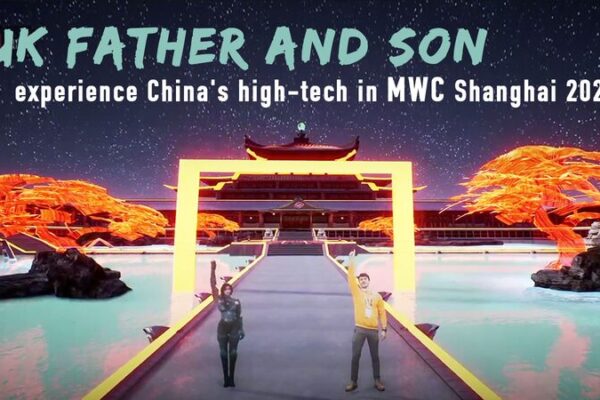 Padre e hijo del Reino Unido se sumergen en la tecnología de vanguardia de China en el MWC Shanghai 2021 Padre_e_hijo_del_Reino_Unido_se_sumergen_en_la_tecnologi_a_de_vanguardia_de_China_en_el_MWC_Shanghai_2021 video poster