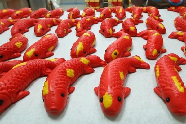 Panecillos Coloridos en Forma de Pez Traen Suerte en Qingdao Este Festival de Primavera Panecillos_Coloridos_en_Forma_de_Pez_Traen_Suerte_en_Qingdao_Este_Festival_de_Primavera