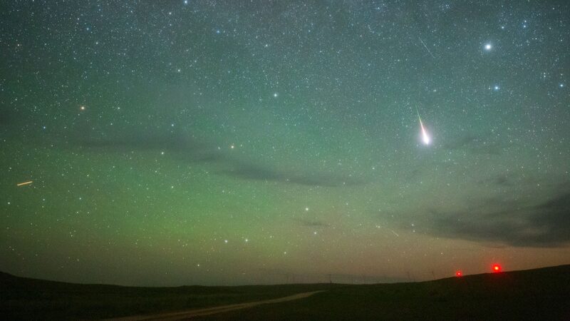 _Perseidas_y_Amor__Una_noche_ma_gica_bajo_las_estrellas_en_el_Festival_Qixi video poster
