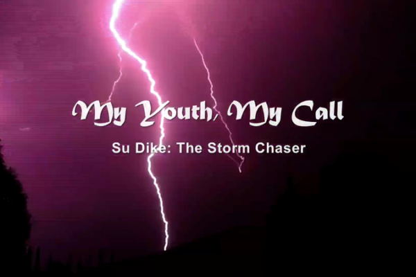 Persiguiendo_Tormentas_a_los_22__Las_Aventuras_Meteorolo_gicas_de_Su_Dike___ video poster