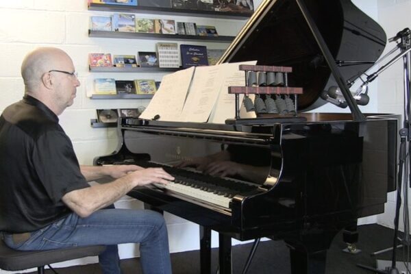 Pianista_belga_envi_a_mensaje_a_China___El_mundo_esta__contigo_____ video poster