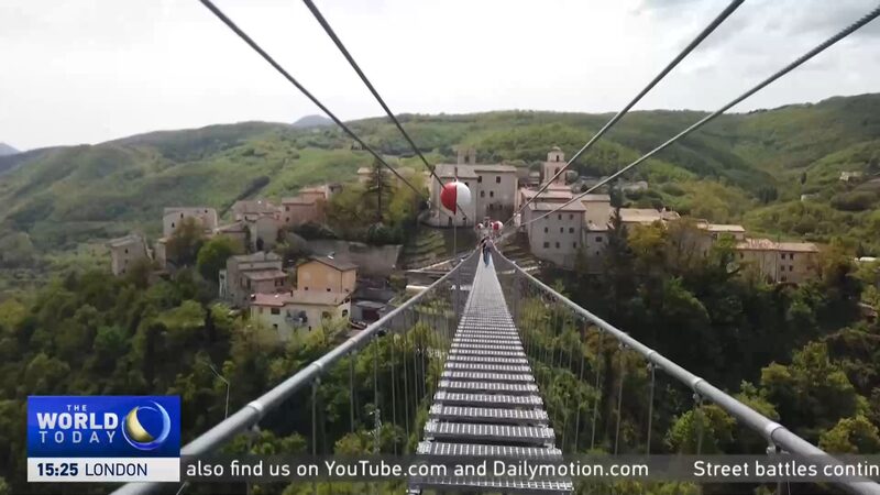 _Podri_a_un_puente_colgante_salvar_este_pueblo_italiano_ video poster