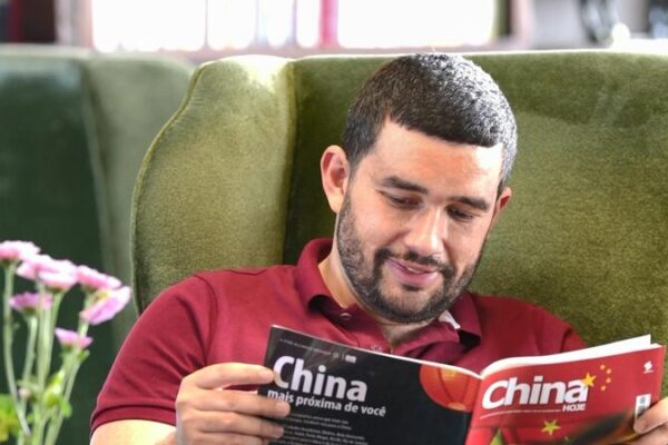 Poeta peruana celebra a heroínas chinas antiguas después de 20 años en Asia Poeta_peruana_celebra_a_heroi_nas_chinas_antiguas_despue_s_de_20_an_os_en_Asia