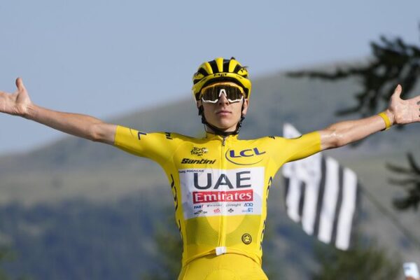 Pogacar Implacable Supera a Vingegaard en Épica Confrontación de la Etapa 20 🚴🔥 Pogacar_Implacable_Supera_a_Vingegaard_en_E_pica_Confrontacio_n_de_la_Etapa_20___