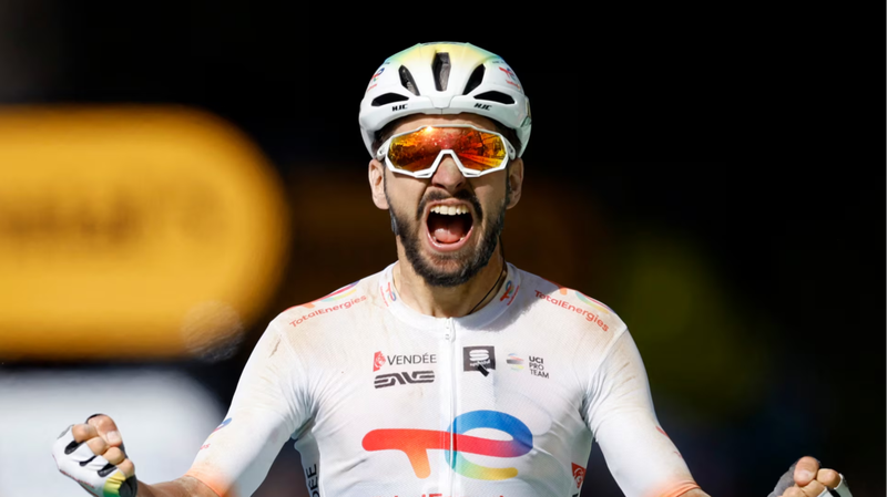 Pogacar_ataca_de_nuevo_mientras_el_france_s_Turgis_gana_la_etapa_de_gravel_del_Tour
