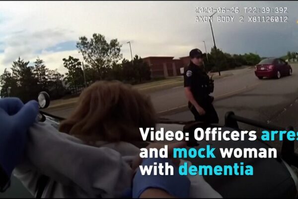 Policías de Colorado Captados Riéndose tras el Arresto Violento de una Mujer Anciana con Demencia Polici_as_de_Colorado_Captados_Rie_ndose_tras_el_Arresto_Violento_de_una_Mujer_Anciana_con_Demencia video poster