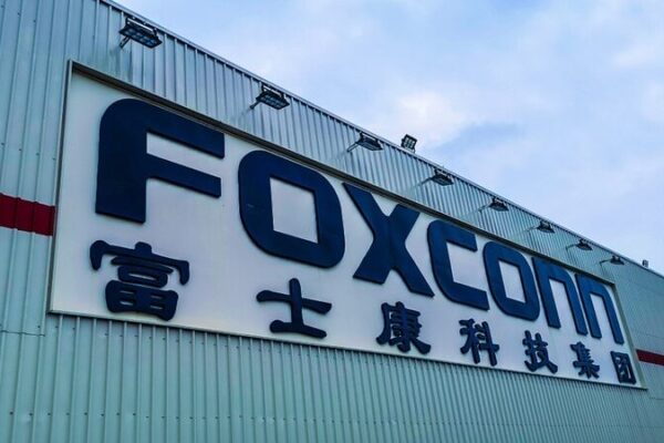 Por qué Foxconn Regresó: La Magia de la Manufactura en China Revelada ✨ Por_que__Foxconn_Regreso___La_Magia_de_la_Manufactura_en_China_Revelada__