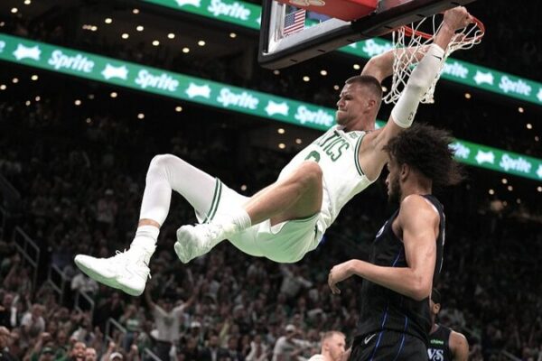 Porzingis brilla mientras los Celtics dominan a los Mavs en el inicio de las Finales de la NBA 🎯 Porzingis_brilla_mientras_los_Celtics_dominan_a_los_Mavs_en_el_inicio_de_las_Finales_de_la_NBA__