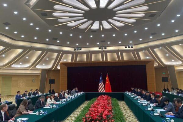Potencias Económicas Se Reúnen: China y EE. UU. Discuten el Futuro en Cantón 🌐 Potencias_Econo_micas_Se_Reu_nen__China_y_EE__UU__Discuten_el_Futuro_en_Canto_n__