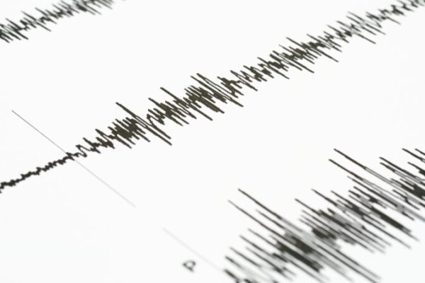 Potente_terremoto_de_magnitud_7_4_golpea_cerca_de_Honshu__Japo_n___ video poster