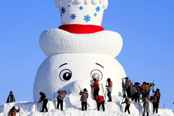 _Prepa_rate_para_conocer_a__Mr__Snowman__en_la_Expo_de_Arte_de_Esculturas_de_Nieve_de_Harbin____