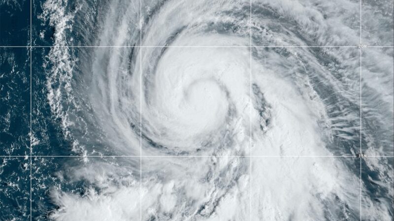 Prepa_rense__el_huraca_n_Kirk_se_convierte_en_una_tormenta_categori_a_3_en_el_Atla_ntico___