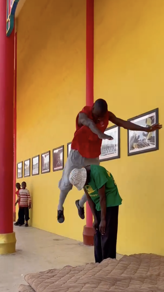 Primer_Templo_Shaolin_de_A_frica__Un_Oasis_Cultural_en_Zambia__ video poster
