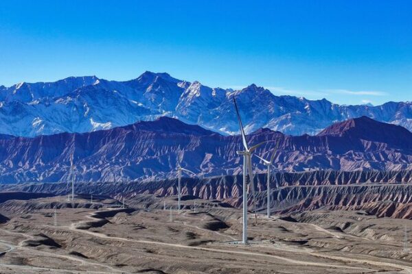 Primera_Planta_Eo_lica_en_el_Sur_de_Xinjiang_se_Conecta_a_la_Red__Abasteciendo_a_300_000_Hogares