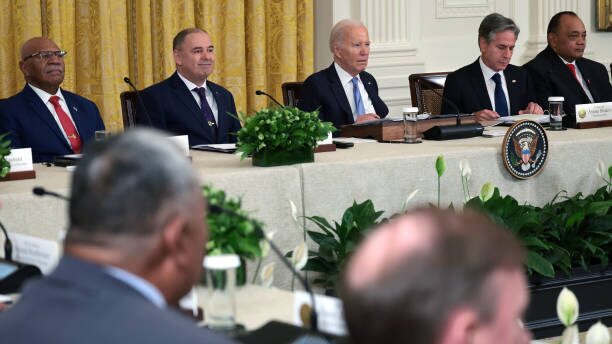 _Promesas_del_Paci_fico_de_Biden__Muchas_palabras__poca_accio_n___