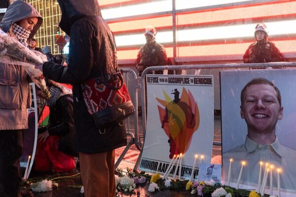 Protesta Ardiente de un Aviador: ¿Por Qué Guardaron Silencio los Grandes Medios? 📰🔥 Protesta_Ardiente_de_un_Aviador___Por_Que__Guardaron_Silencio_los_Grandes_Medios____