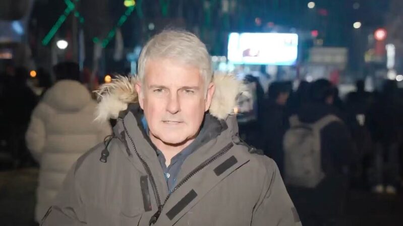 Protestas_Estallan_en_Seu_l_Mientras_el_Presidente_Yoon_Enfrenta_Fecha_Li_mite_de_Juicio_Poli_tico video poster