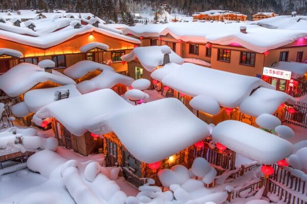 Pueblo_de_Nieve_de_China__Turistas_Acuden_a_un_Pai_s_de_las_Maravillas_Invernal_Real__