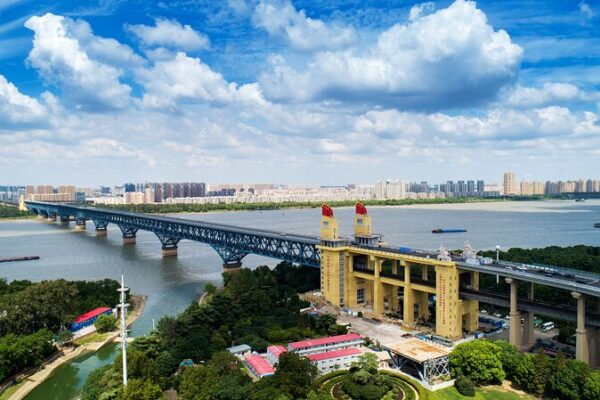 Puente_del_Ri_o_Yangtse__en_Nanki_n__Una_maravilla_que_conecta_la_historia__ video poster