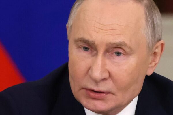 Putin: Listo para Hablar, pero la Prohibición de Zelenskyy Pone la Paz en Pausa Putin__Listo_para_Hablar__pero_la_Prohibicio_n_de_Zelenskyy_Pone_la_Paz_en_Pausa