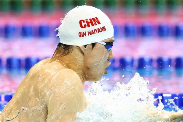 Qin_Haiyang_brilla_con_oro_en_los_100m_estilo_pecho_masculino_en_la_Copa_Mundial_de_Singapur______