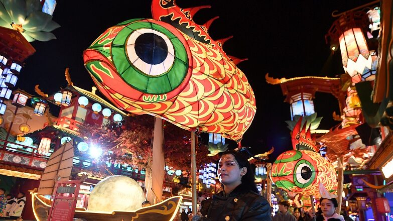 Qingdao_enciende_el_invierno_con_especta_culos_folclo_ricos_deslumbrantes