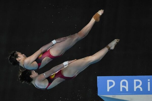 ¡Quan Hongchan y Chen Yuxi de China se lanzan al oro en París 2024! _Quan_Hongchan_y_Chen_Yuxi_de_China_se_lanzan_al_oro_en_Pari_s_2024_