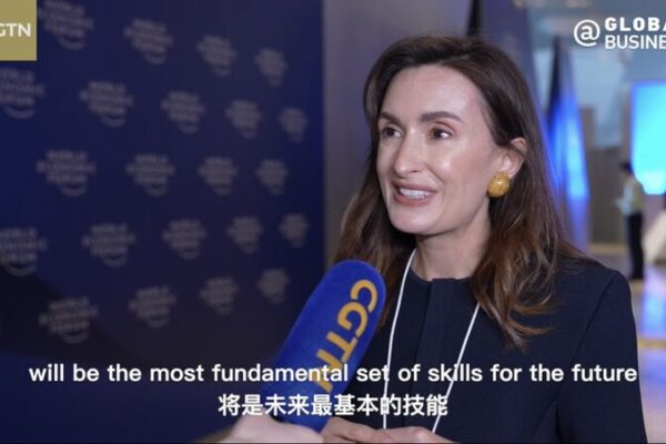 _Que__hace_a_los_jo_venes_trabajadores_ma_s_competitivos_en_la_era_de_la_IA_ video poster