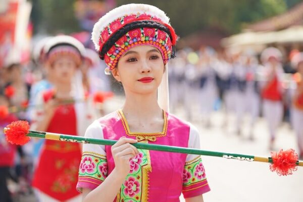 Raosanling__El_vibrante_festival_que_ilumina_el_calendario_del_pueblo_Bai_en_Yunnan__