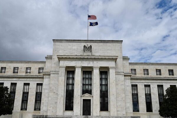 Recortes de Tasas de la Fed Desatan Efecto Dominó Global: ¿Qué Significa para Ti? 💸🌍 Recortes_de_Tasas_de_la_Fed_Desatan_Efecto_Domino__Global___Que__Significa_para_Ti____