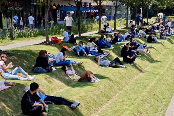 Recuéstate y Relájate: El Oasis Ergonómico Viral de Shanghái Recue_state_y_Rela_jate__El_Oasis_Ergono_mico_Viral_de_Shangha_i video poster