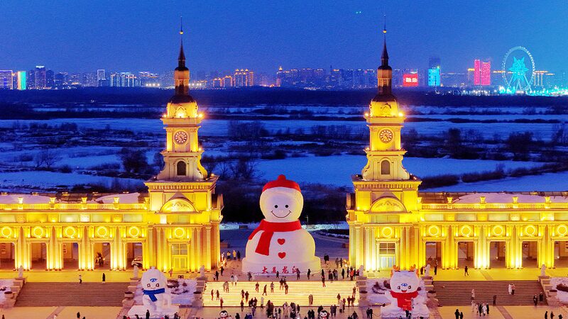 _Regresa_el_e_pico_mun_eco_de_nieve_de_18_metros_en_Harbin__Un_pai_s_de_las_maravillas_invernal_te_espera_ video poster