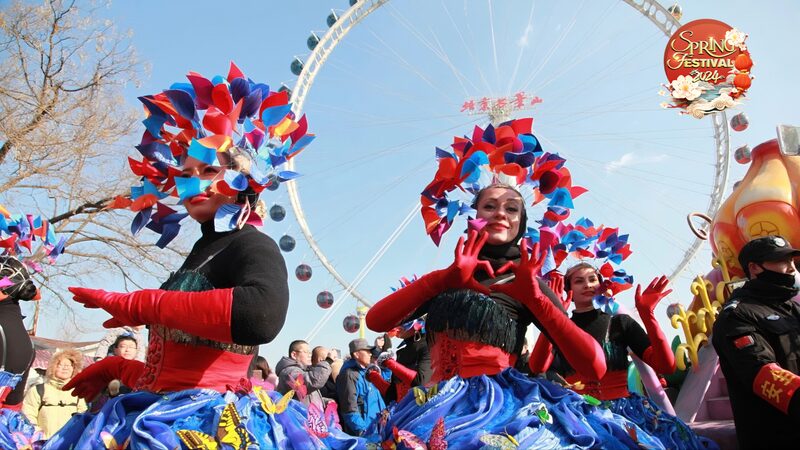 Regresan_las_Ferias_de_Templos_en_Peki_n__Celebrando_el_Festival_de_Primavera_con_un_Toque_de_Oriente_y_Occidente video poster
