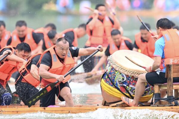 ¡Remos arriba! Emociones en botes dragón en Guizhou 🚣♂️🔥 _Remos_arriba__Emociones_en_botes_drago_n_en_Guizhou______