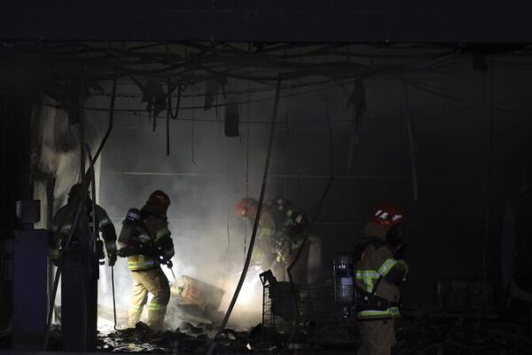 __Rescate_heroico_en_Seongnam__Bomberos_salvan_a_docenas_en_incendio_en_Corea_del_Sur video poster