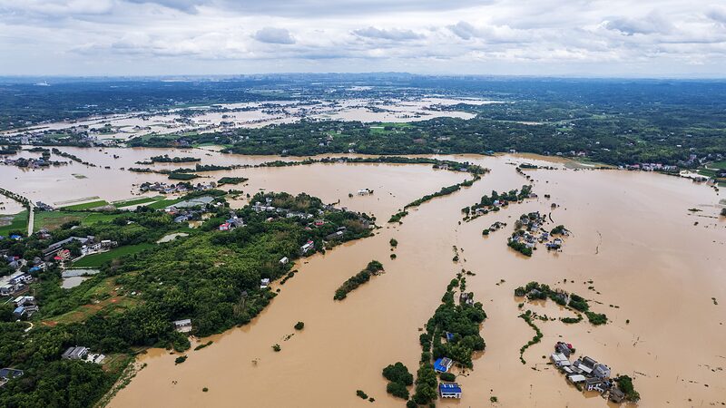 __Rescatistas_Luchan_Contra_el_Tiempo_Ante_Inundaciones_Severas_en_el_Centro_de_China