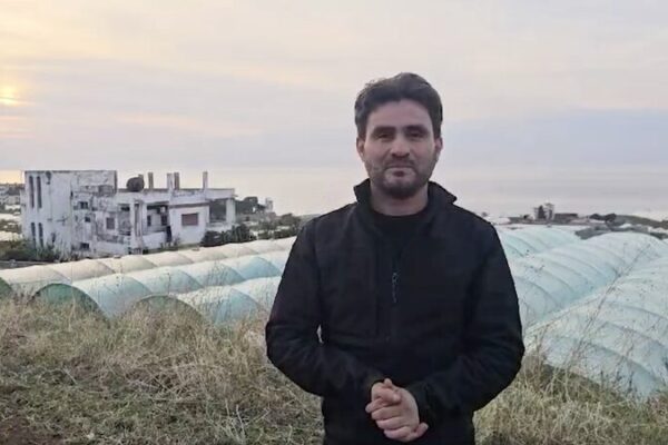 Residente de Aleppo comparte su deseo de paz en 2025 Residente_de_Aleppo_comparte_su_deseo_de_paz_en_2025 video poster