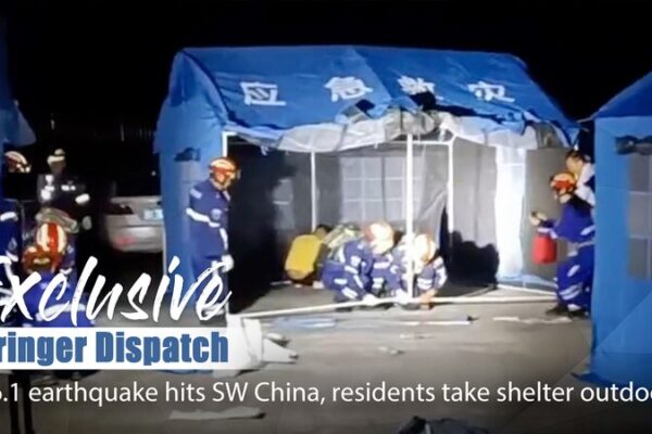 Residentes_en_el_suroeste_de_China_se_refugian_tras_un_terremoto_de_magnitud_6_1_en_la_provincia_de_Sichua_n video poster