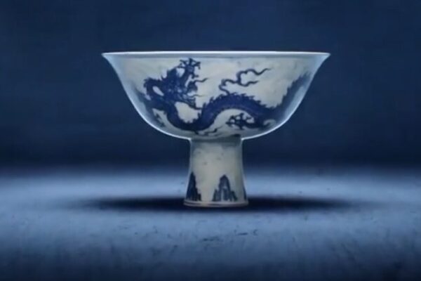 Revelando el Enigmático Tazón de Dragón Azul y Blanco: Un Viaje a Través del Tiempo 🌟 Revelando_el_Enigma_tico_Tazo_n_de_Drago_n_Azul_y_Blanco__Un_Viaje_a_Trave_s_del_Tiempo__ video poster