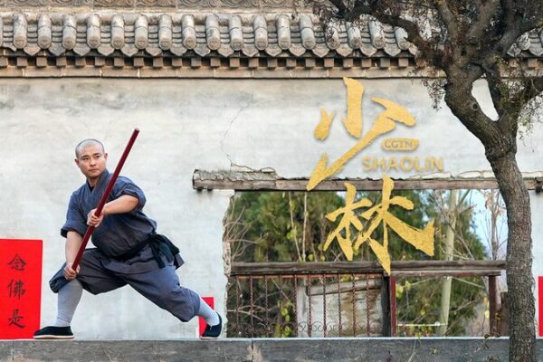 Revelando_el_Mi_stico_Basto_n_de_Fuego_Shaolin__Un_Arte_Legendario_de_Kung_Fu
