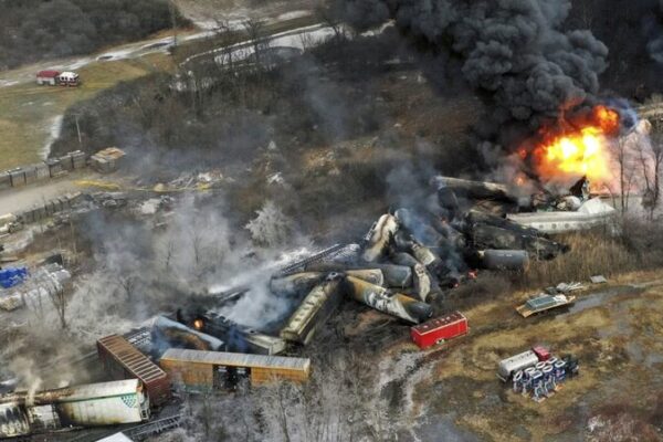 Revelando la verdad detrás del accidente ferroviario en Ohio 🚂🔥 Revelando_la_verdad_detra_s_del_accidente_ferroviario_en_Ohio___
