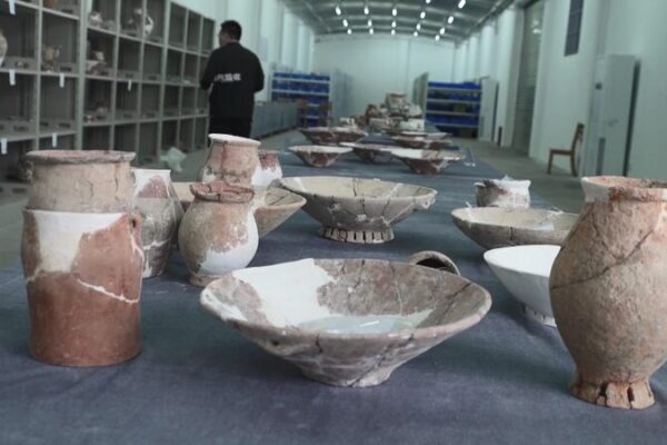 Revelando los Tesoros de China: De Excavaciones Antiguas a Fusión de Danza 🌟 Revelando_los_Tesoros_de_China__De_Excavaciones_Antiguas_a_Fusio_n_de_Danza__