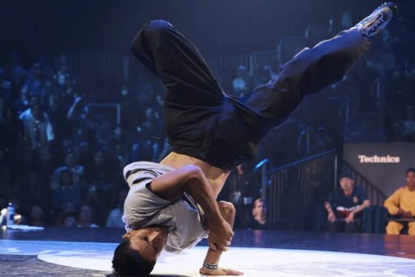 Ritmos de Breakdance: B-Girl Logistx del Equipo de EE. UU. se Prepara para su Debut Olímpico en París 🗼 Ritmos_de_Breakdance__B_Girl_Logistx_del_Equipo_de_EE__UU__se_Prepara_para_su_Debut_Oli_mpico_en_Pari_s__