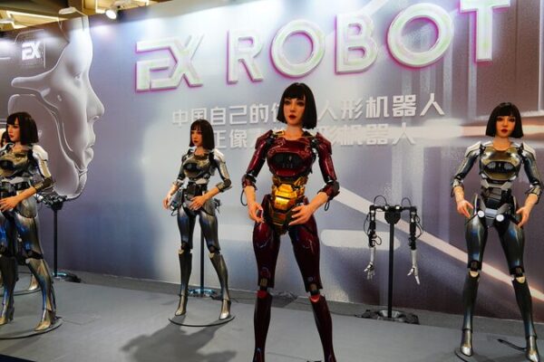 Robots_humanoides_brillan_en_WRC_2024_en_Beijing___