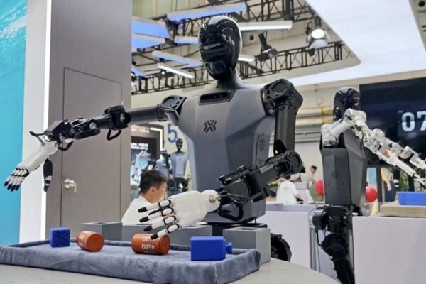 _Robots_humanoides_se_roban_el_especta_culo_en_la_Conferencia_Mundial_de_Robots_2024_en_Beijing_ video poster