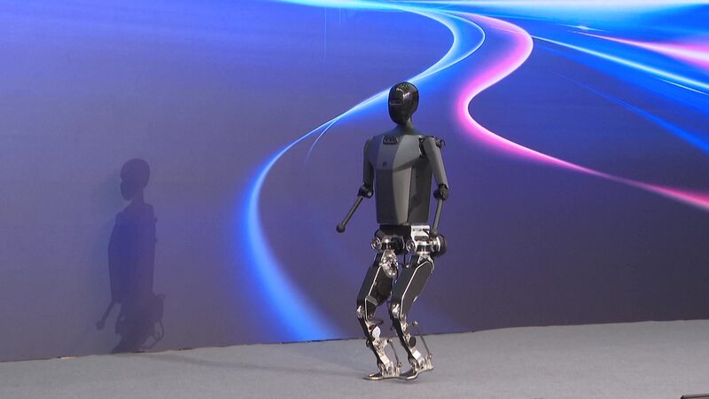 __Robots_humanoides_se_unen_al_impulso_de_innovacio_n_de_China_en_el_E_Town_de_Beijing