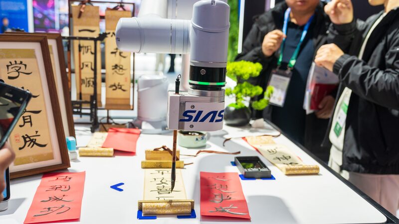 _Robots_impresionan_en_la_2a_Exposicio_n_Internacional_de_la_Cadena_de_Suministro_de_China____