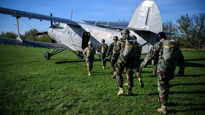 Rompiendo_el_Ciclo___Co_mo_Podemos_Detener_el_Aumento_del_Gasto_Militar_Global_____